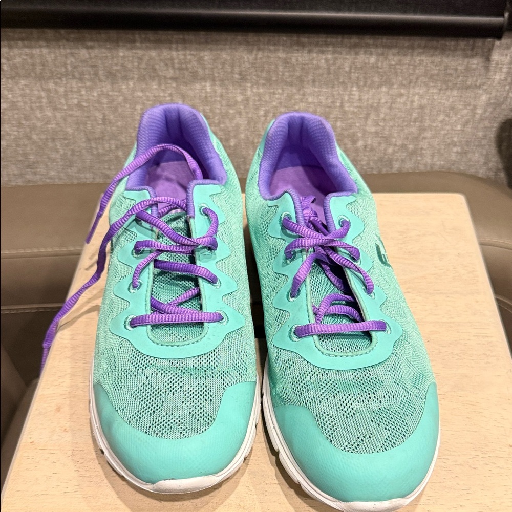 Footjoy Women's Teal and Purple Golf Shoes 9.5 like new extra laces